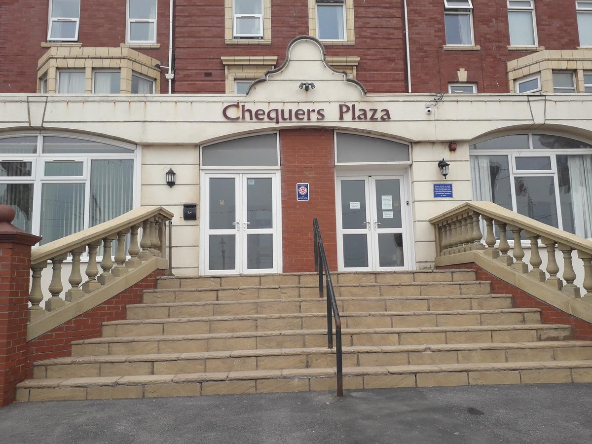 Chequers Plaza Hotel Blackpool Exterior foto