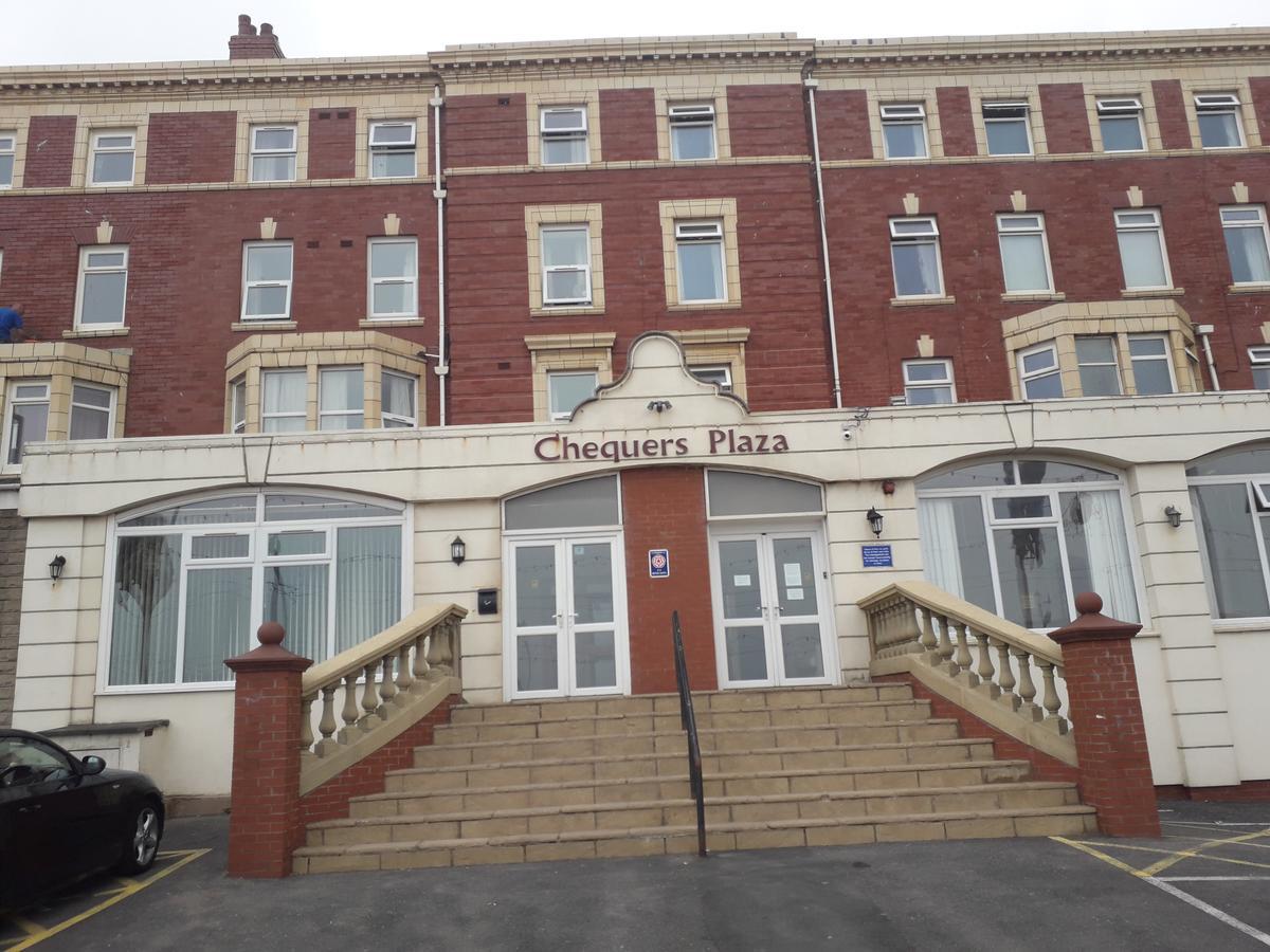 Chequers Plaza Hotel Blackpool Exterior foto