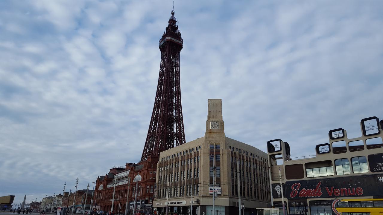 Chequers Plaza Hotel Blackpool Exterior foto